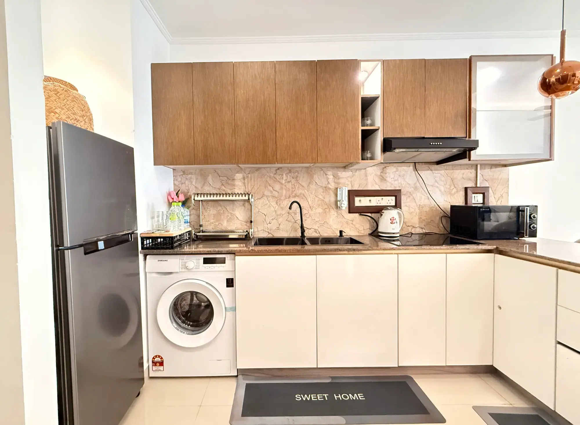 Kitchen with a fridge and washing machine
