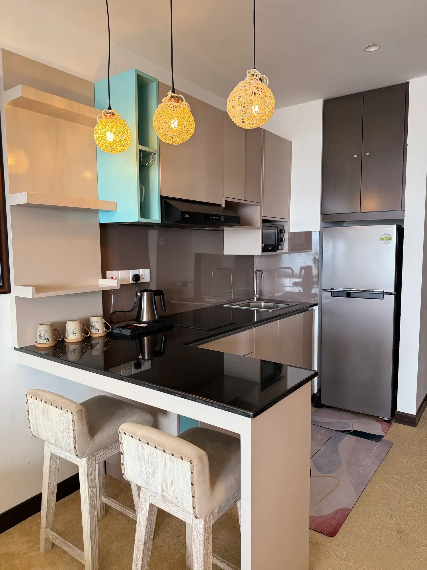 Breakfast bar with two stools