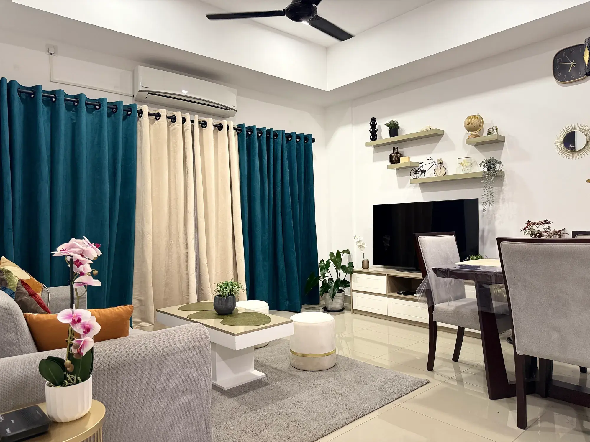 Living room with a sofa, TV and dining table