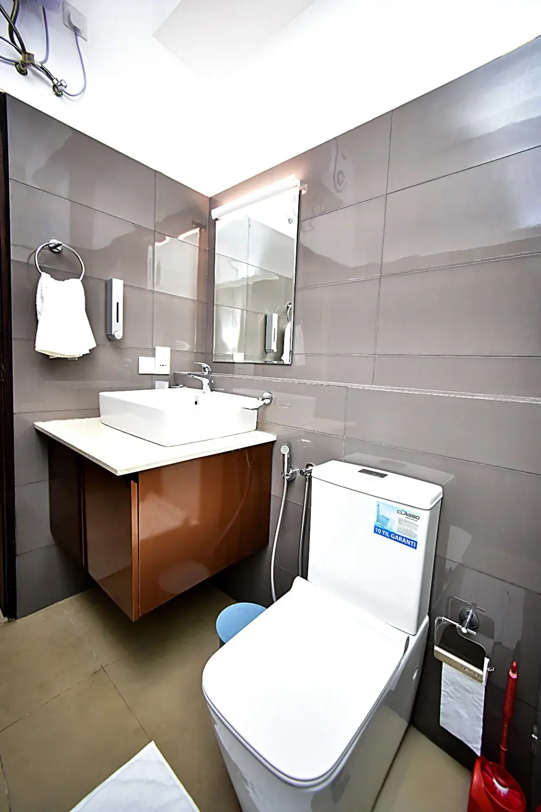 Bathroom with a basin and mirror